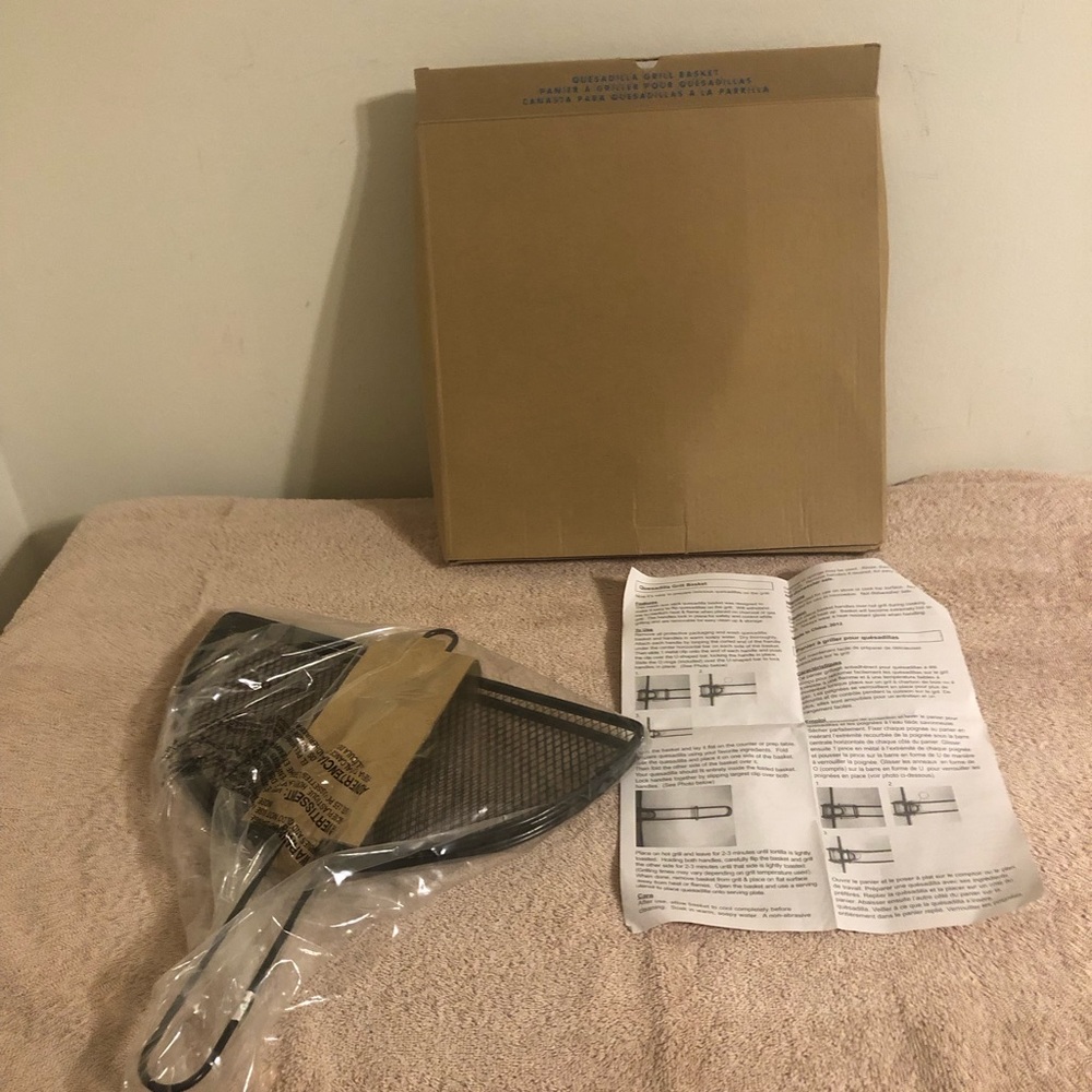 Avon Gift Collection Quesadilla Grill Basket NIB